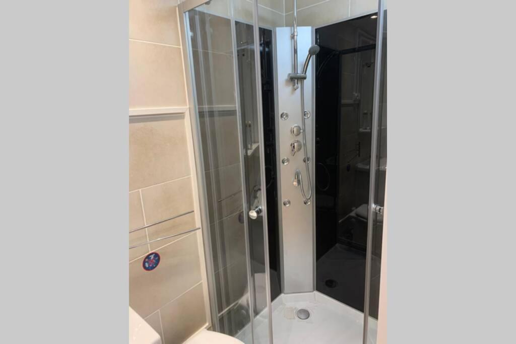 Joli studio tout confort avec toutes commodités Vaulx-en-Velin Esterno foto