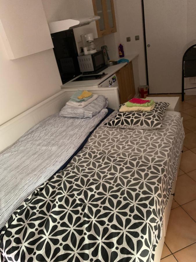 Joli studio tout confort avec toutes commodités Vaulx-en-Velin Esterno foto
